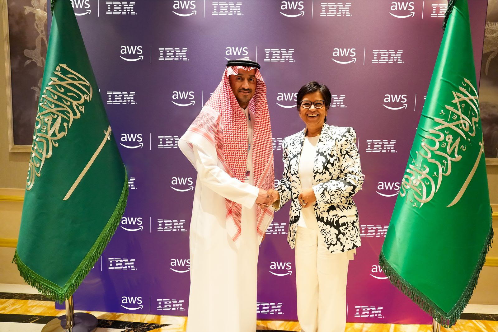 “IBM” تُعلن عن شراكتها مع  أمازون ويب سيرفيسز  “AWS” لتعزيز الابتكار وتوسيع تبني الحلول السحابية في الشرق الأوسط