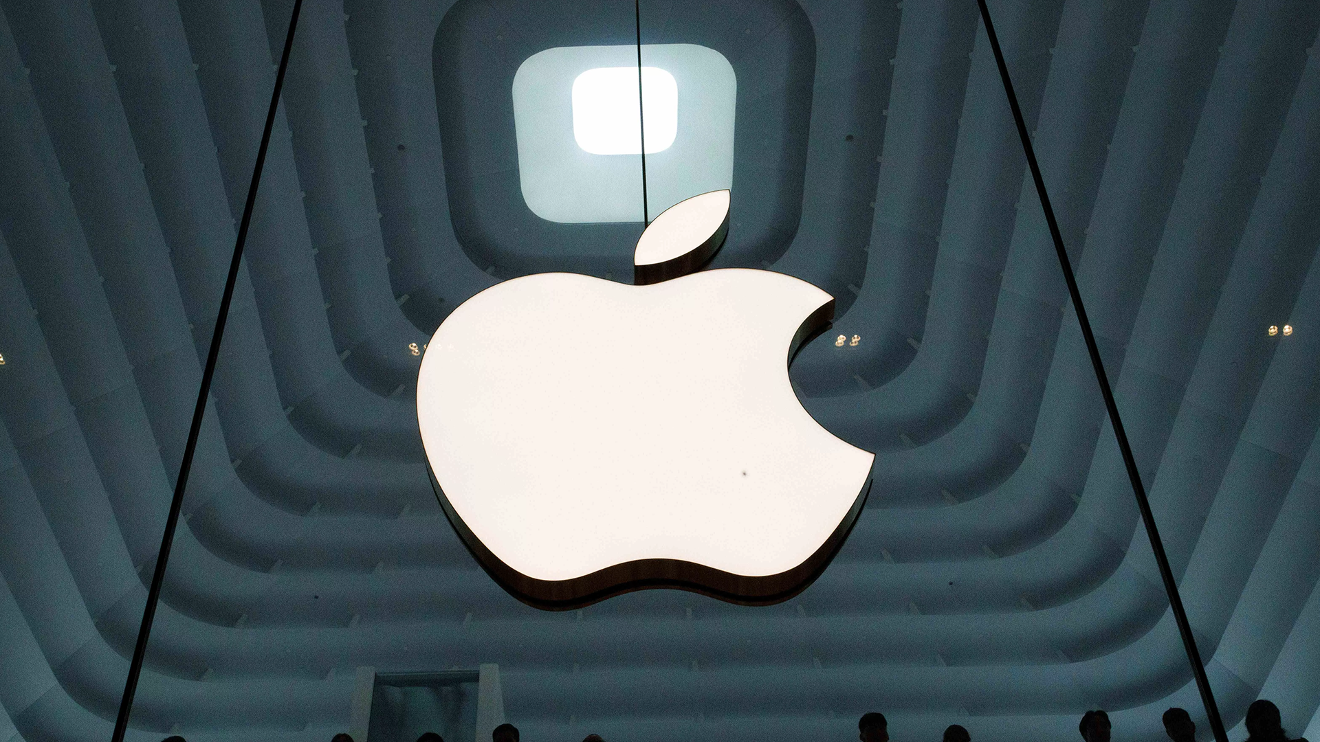 قيمة أبل السوقية تتجاوز 4 تريليونات دولار لتنضم إلى مايكروسوفت وإنفيديا