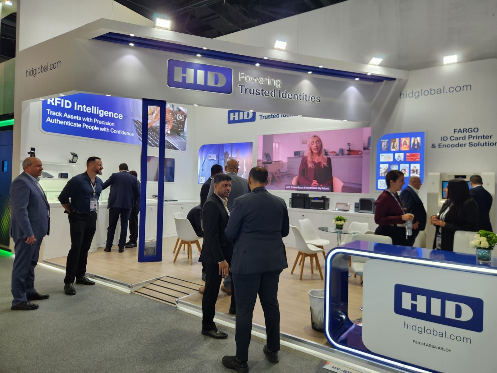 «إتش آي دي» تكشف عن أحدث حلول بطاقات الهوية الآمنة وتقنيات المصادقة الخالية من كلمات المرور بمعرض «جيتكس جلوبال 2025»
