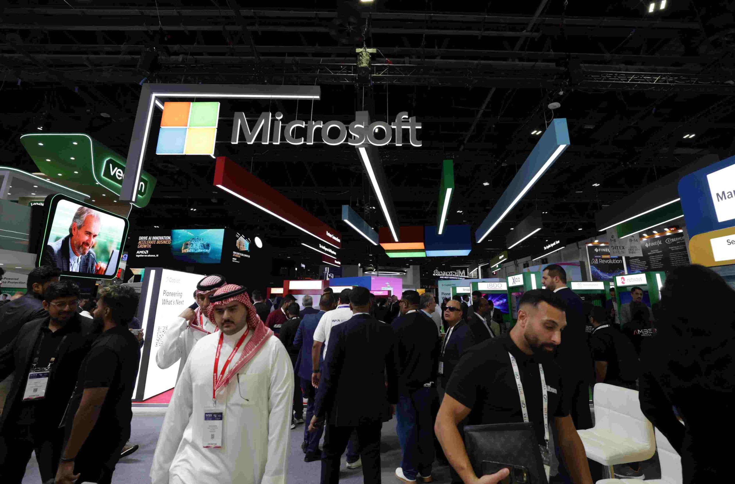 مايكروسوفت تعالج بيانات الذكاء الاصطناعي داخل الإمارات 