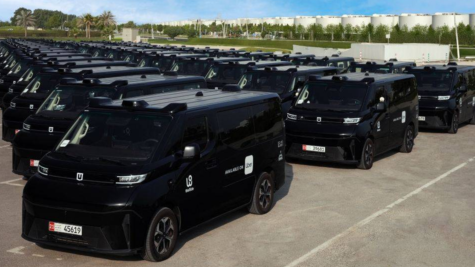 روبوتاكسي ذاتية القيادة تبدأ العمل رسميًا في أبوظبي