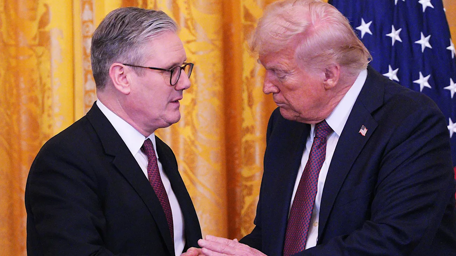 الولايات المتحدة وبريطانيا: تعليق الصفقة التكنولوجية وتأثيرها على التعاون في الذكاء الاصطناعي والتكنولوجيا